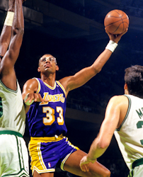 KAREEM ABDUL-JABBAR, SKYHOOK, BASKETBALL